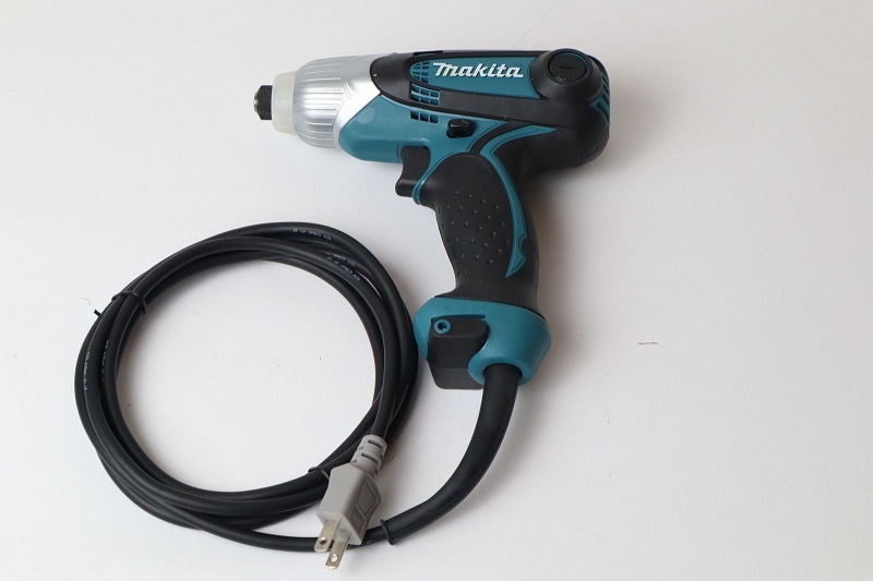 Máy vặn vít cầm tay dó đèn Laser Makita TD0101F 230W